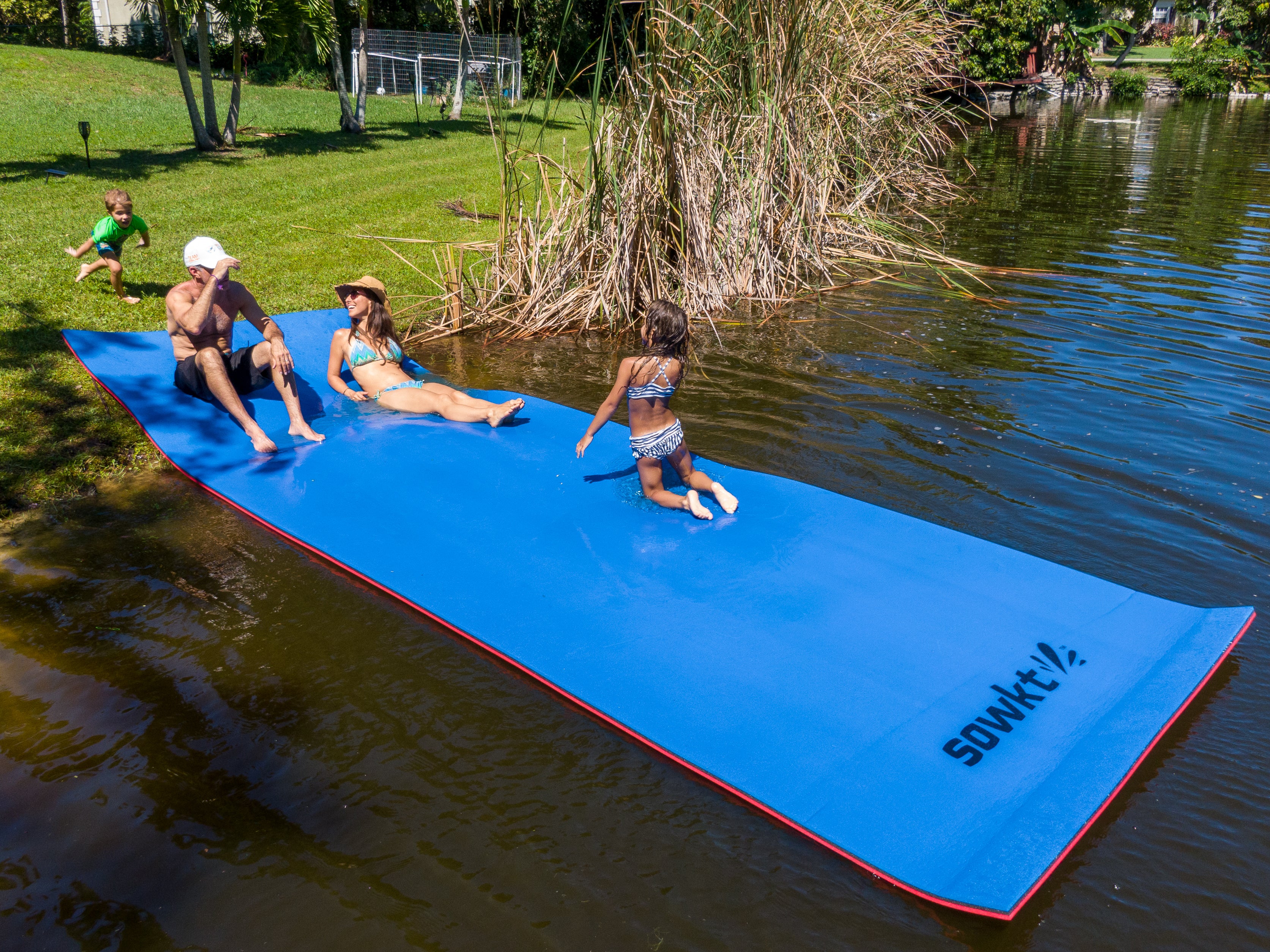 SOWKT Newest Model 18 x 6 Feet Floating Water Mat - Floating Island for Lakes or Pools - Giant Pool Float Holds Up to 8 Adults or 20 Kids. Unlimited